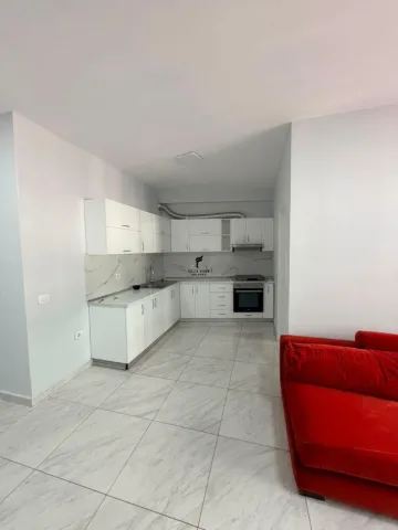 Tirane, jepet me qera zyre Kati 7, 75 m² 600 € (KOMUNA E PARISIT)