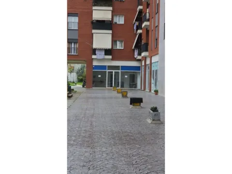 Tirane, jepet me qera ambjent biznesi Kati 0, 57 m² 1.000 € (Ali Dem)