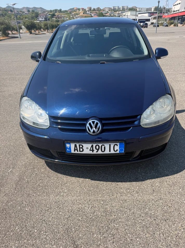 Tirane, shitet makine Golf 5 Nafte, blu e errët manuale Kondicioner 300 km 3.300 €