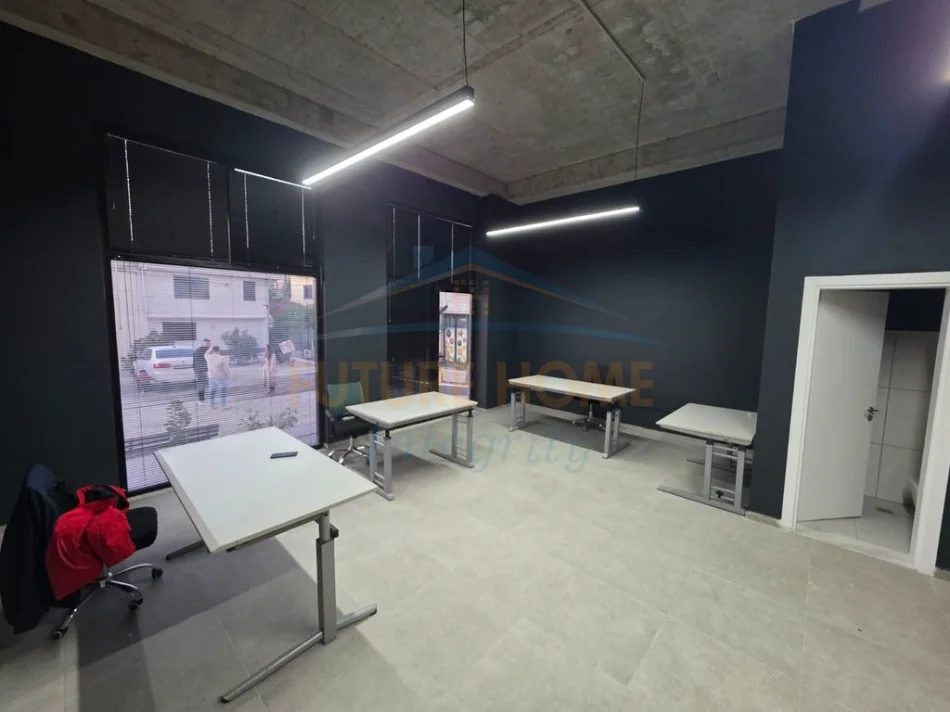 Tirane, shitet ambjent biznesi Kati 0, 75 m² 200.000 € (Rruga Jordan Misja)