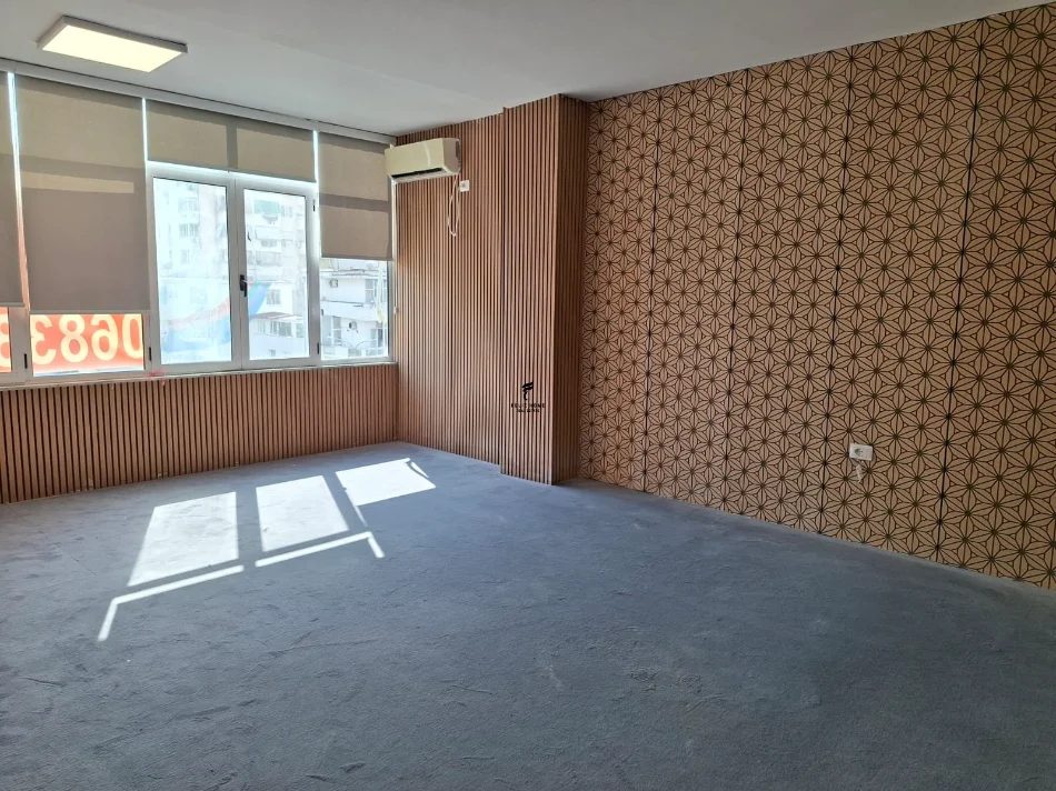 Tirane, jepet me qera zyre Kati 4, 180 m² 2.000 € (SHESHI WILLSON)