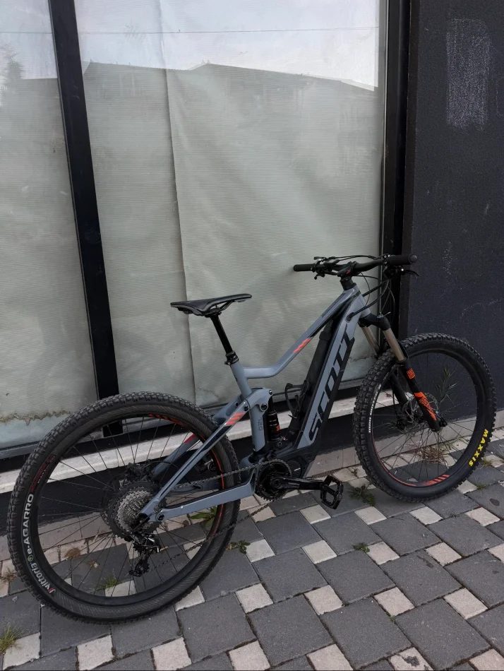 Tirane, shes biciklete elektrike gri e erret 1.400 €