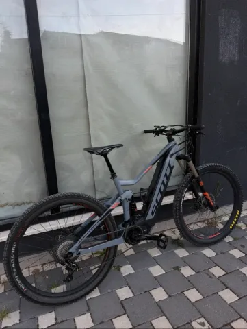 Tirane, shes biciklete elektrike gri e erret 1.400 €