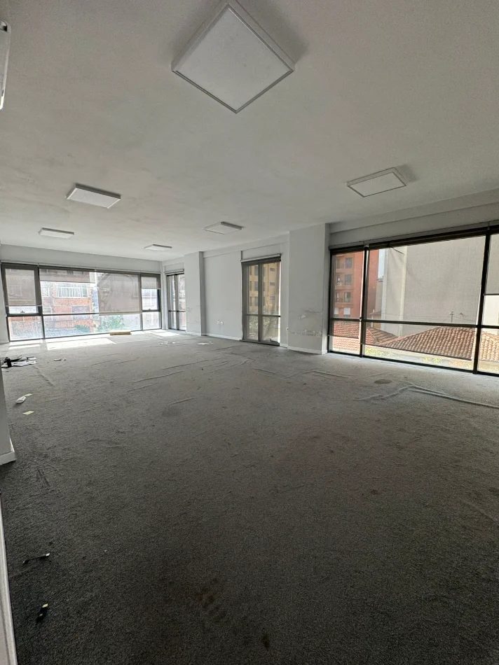 Tirane, jepet me qera zyre Kati 2, 404 m² 5.200 € (QENDER)