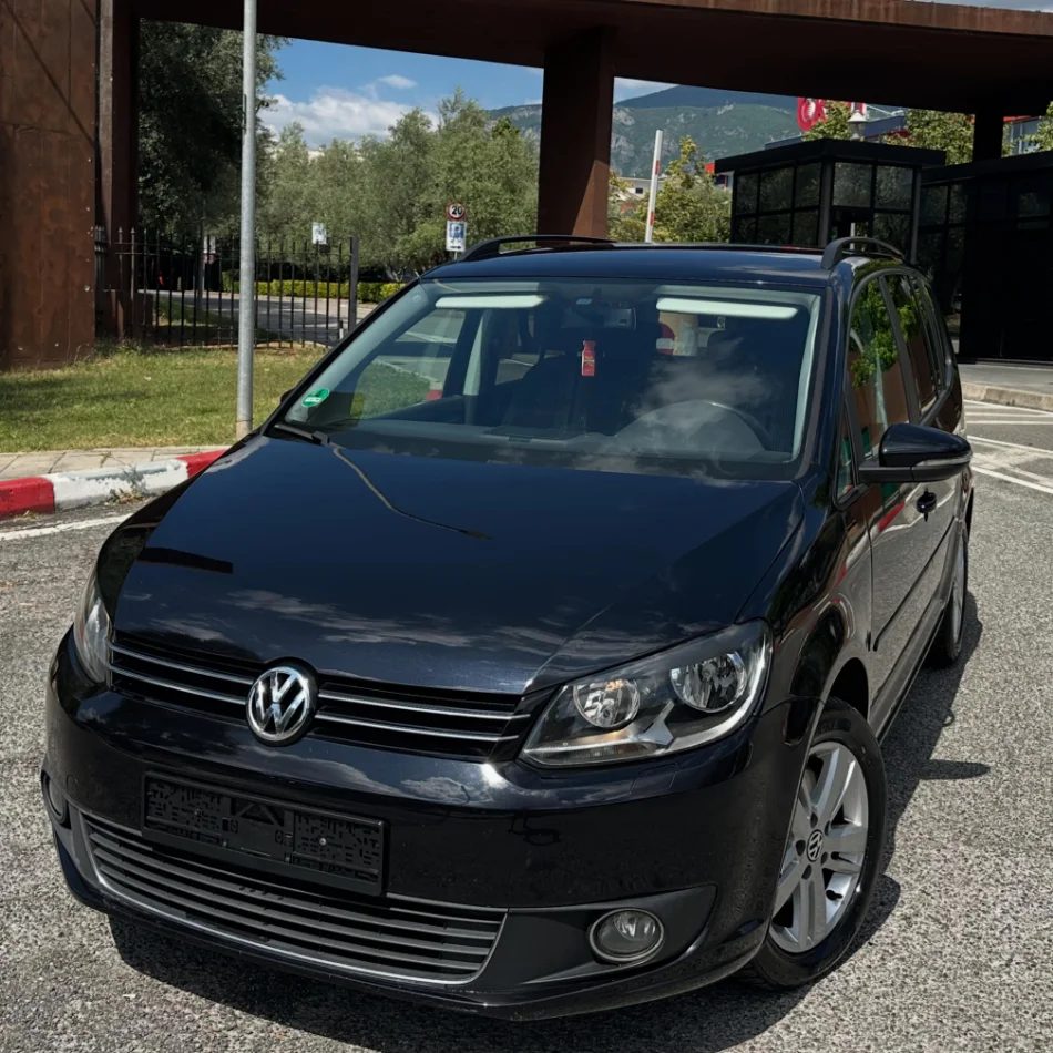 Tirane, shes makine VOLKSWAGEN TOURAN 2.0 DIESEL Nafte, e zeze automatik Klima