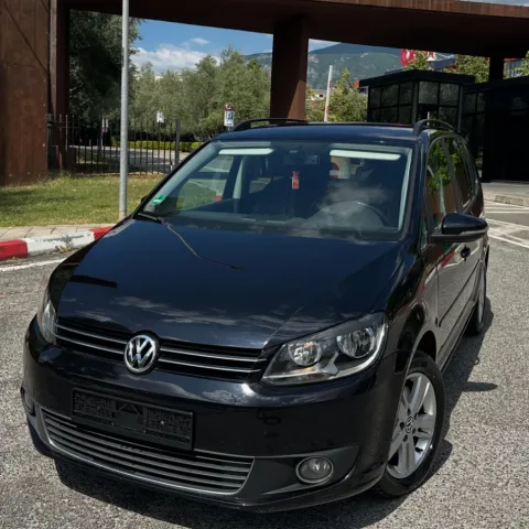Tirane, shes makine VOLKSWAGEN TOURAN 2.0 DIESEL Nafte, e zeze automatik Klima