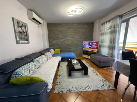 Tirane, shitet apartament 3+1+Ballkon Kati 4, 123 m² 300.000 € (Pallati me Shigjeta)
