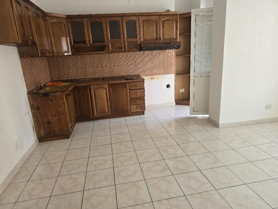 Lezhe, shitet apartament 3+1+Aneks+Ballkon Kati 6, 128 m² 115.000 € (Qyteti Lezhe, prane Katedrales)