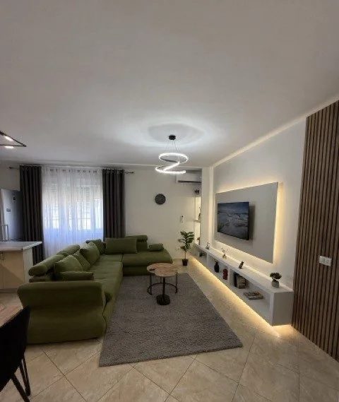 Tirane, jepet me qera apartament 1+1 Kati 3, 62 m² 800 € (Liqeni i Thatë)