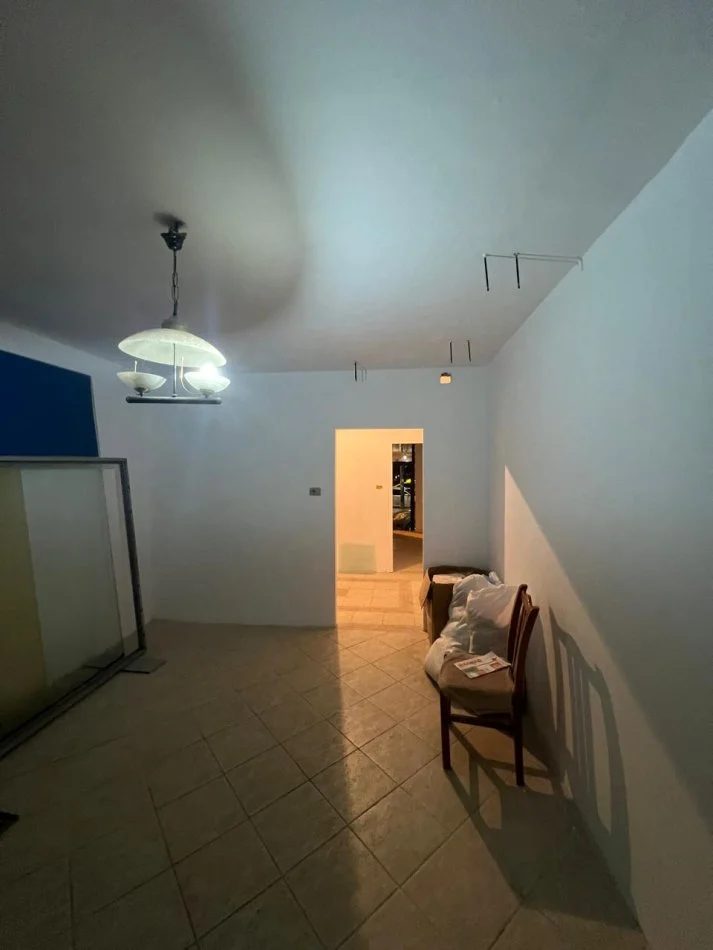 Tirane, jepet me qera dyqan Kati 0, 63 m² 1.600 € (BULEVARDI BAJRAM CURRI)