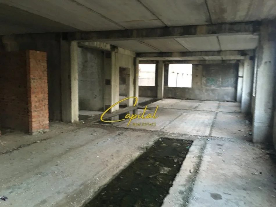 Tirane, shitet magazine Kati 0, 270 m² 190.000 € (FRESKU)
