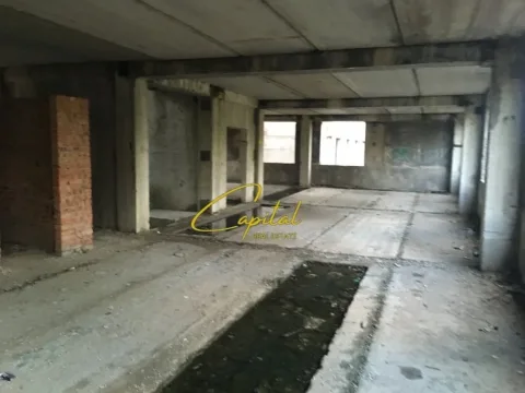 Tirane, shitet magazine Kati 0, 270 m² 190.000 € (FRESKU)