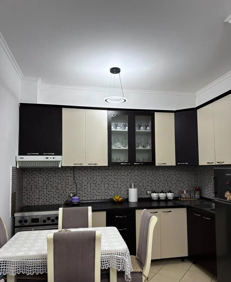 Tirane, shitet apartament 2+1 Kati 6, 67 m² 120.000 € (Kombinat)