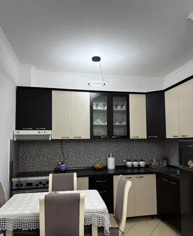 Tirane, shitet apartament 2+1 Kati 6, 67 m² 120.000 € (Kombinat)