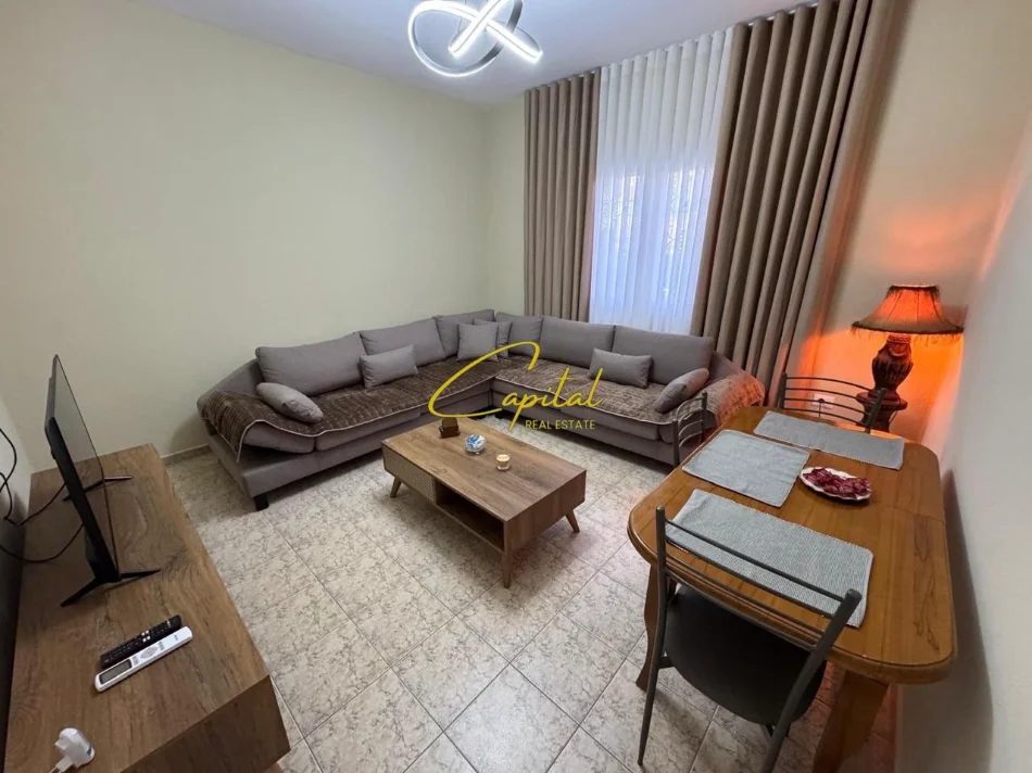 Tirane, jepet me qera apartament 1+1 Kati 1, 60 m² 400 € (SHKOZE)