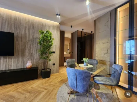 Tirane, jepet me qera apartament 2+1 Kati 10, 85 m² 1.200 € (ISH EKSPOZITA)
