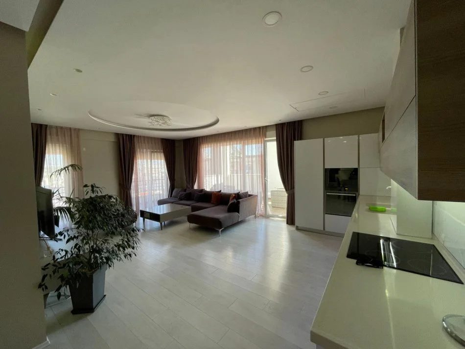 Tirane, jepet me qera apartament 3+1+Ballkon Kati 4, 187 m² 1.400 € (LIQENI THATE)