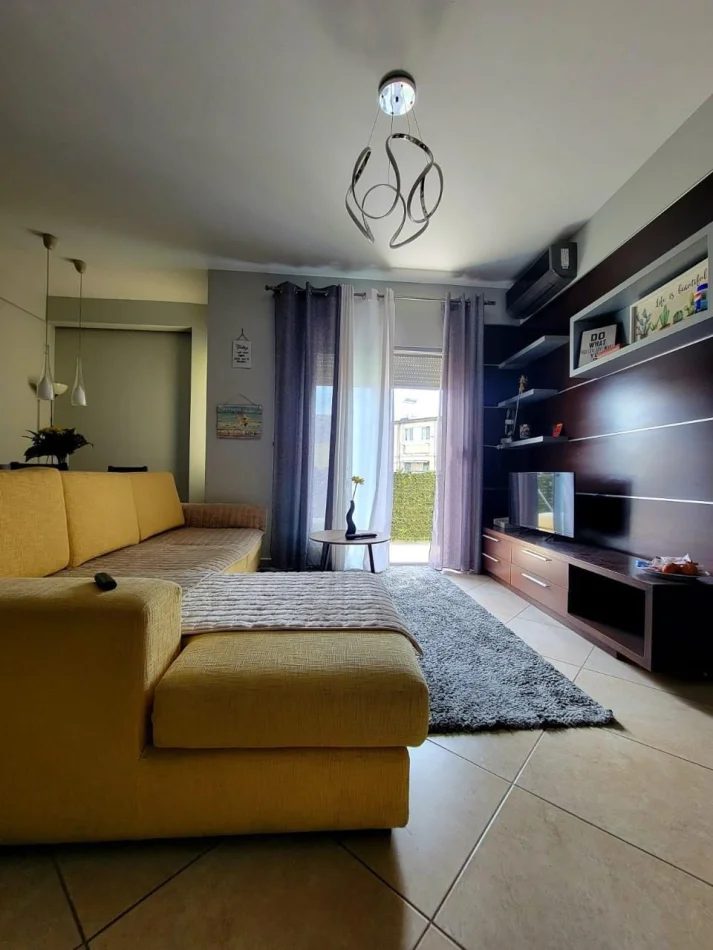 Tirane, jepet me qera apartament 1+1 Kati 3, 70 m² 500 € (Ali Demi)