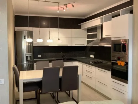 Tirane, jepet me qera apartament 3+1+2 Kati 4, 123 m² 850 € (JORDAN MISJA)