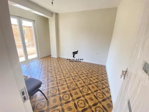 Tirane, shitet apartament 2+1+Ballkon Kati 3, 106 m² 307.000 € (QENDER)