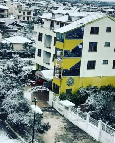 Fier, jepet me qera hotel Kati 4, 950 m² 5.000 € (FIER)