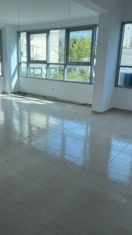 Tirane, jepet me qera ambjent biznesi Kati 1, 75 m² 550 € (Rruga e Durrësit)