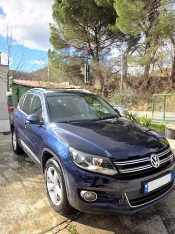 Volkswagen Tiguan Nafte, blu e errët automatik Klima