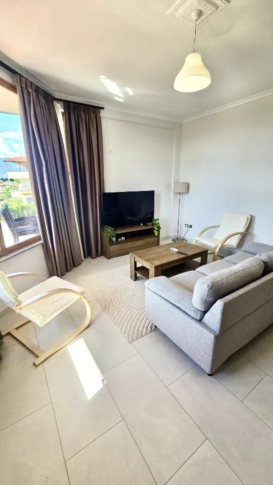 Tirane, Vilat Gjermane - Apartament 3+1+Ballkon+ 2 Tualete, 150 m² 700Lek (Fuat Toptani)