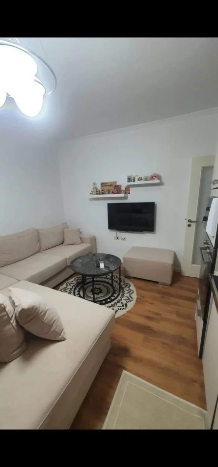 Tirane, jepet me qera apartament 2+1 Kati 2, 65 m² 500 € (Oxhaku)