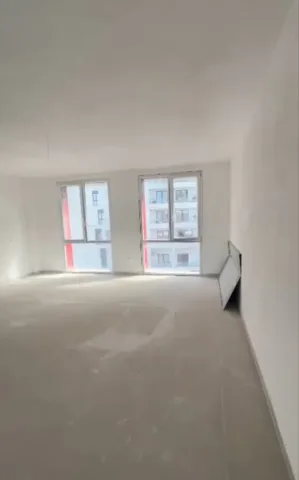 Tirane, jepet me qera ambjent biznesi Kati 5, 149 m² 900 € (Farmacia 10)