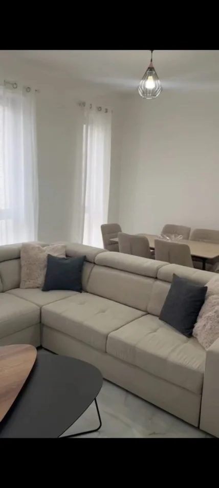 Tirane, jepet me qera apartament 1+1 Kati 4, 80 m² 450 € (Sheshi Shqiponja)