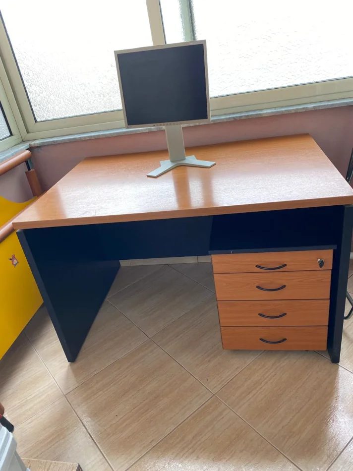 Tirane, shes SHES MOBILJE ZYRE 90 €