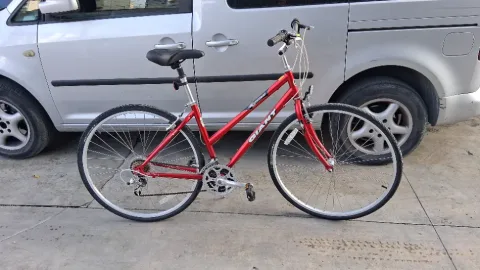 Tirane, oferte biciklete GIANT️ e kuqe 150 €