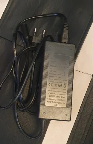 🔋 Karikues / Adapter për Bateri Litiumi e tjere – 42V 2A
