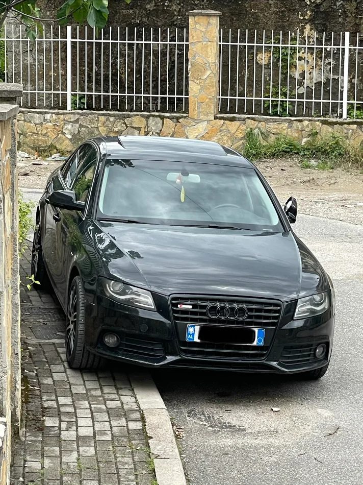 Tirane, shes makine Audi A4 2.0 gaz-benzine Benzin+Gaz, e zeze automatik Kondicioner 276.000 km 5.700 €