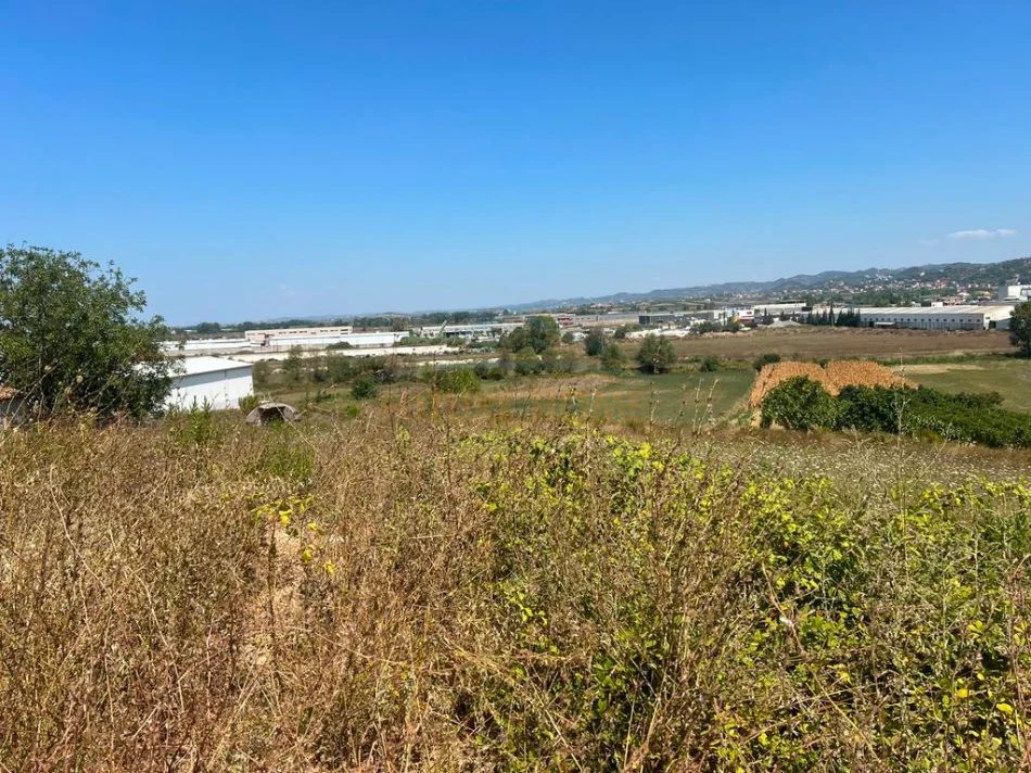 Tirane, shitet toke , 4.364 m² 430.000 € (Vore)