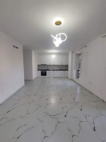 Tirane, jepet me qera zyre Kati 1, 104 m² 600 € (DON BOSKO)