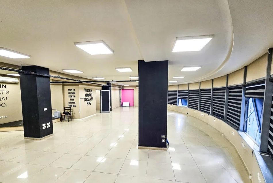 Tirane, jepet me qera ambjent biznesi Kati 5, 300 m² 2600 € (Rruga e Dibrës)