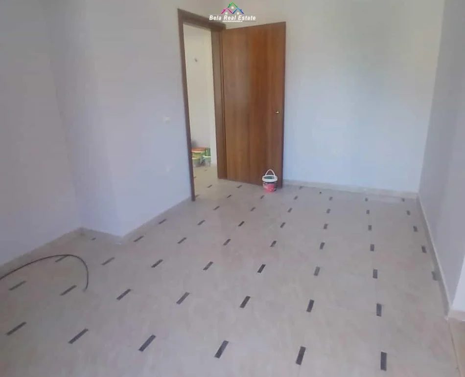 Tirane, jepet me qera zyre Kati 3, 160 m² 1.580 € (21 dhjetori)