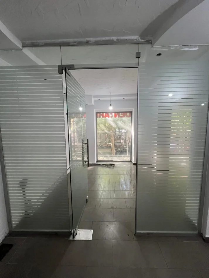 Tirane, shitet ambjent biznesi Kati 2, 62 m² 145000 € (Rruga Xhanfize Keko)