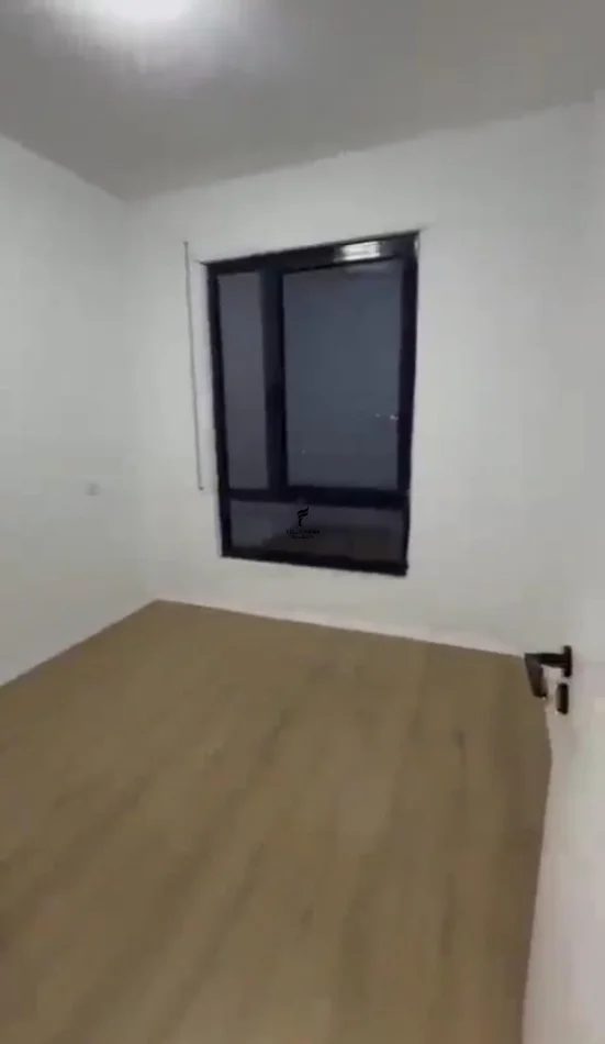 Tirane, jepet me qera zyre Kati 4, 115 m² 700 € (5 MAJI)