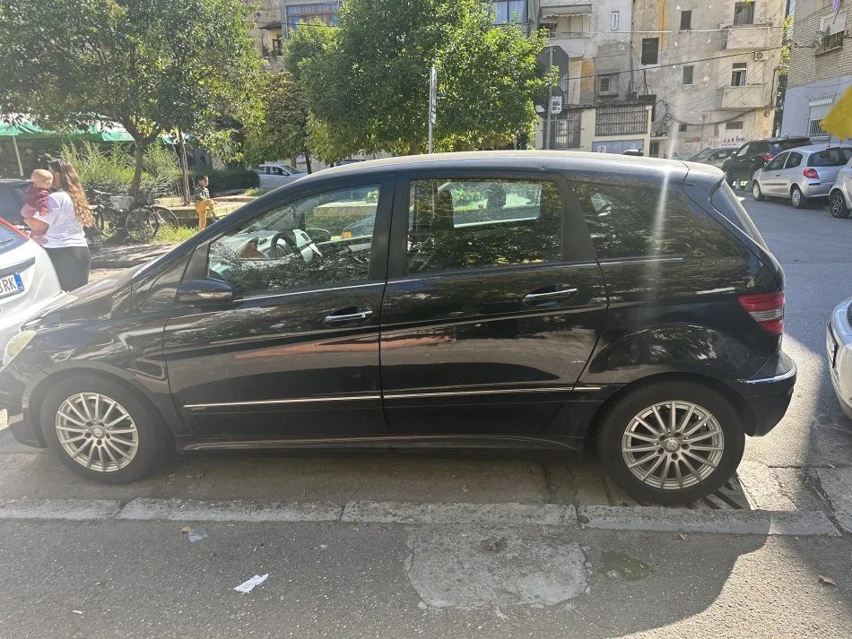 Tirane, shitet makine Nafte, e zeze automatik Kondicioner 3000 euro