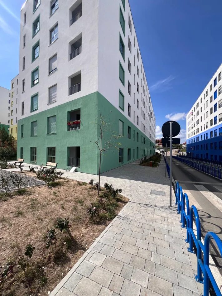 Tirane, jepet me qera dyqan Kati 0, 216 m² 3.000 € (ALI DEMI)