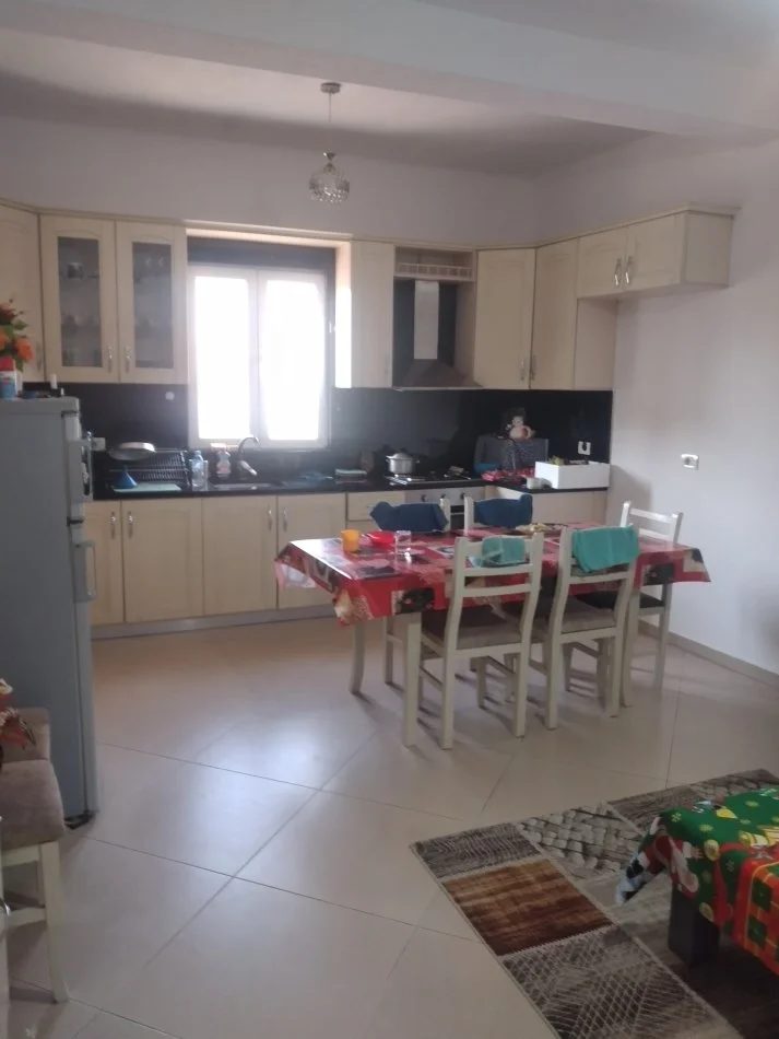 Tirane, shitet shtepi 1 katëshe 3+1 me 145 m² ndërtim dhe 500 m2 truall= 140 MILION LEKË (Kamez)
