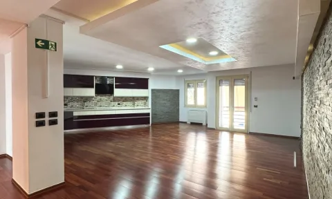 Jepet apartament 3+1+2+Post Parkimi (per zyre apo banim) me qira tek Stadiumi Dinamo !! me parket !!