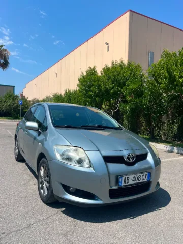 Tirane, shitet makine Toyota Auris Benzin+Gaz, gri metalizato automatik 245.000 km 5.200 €
