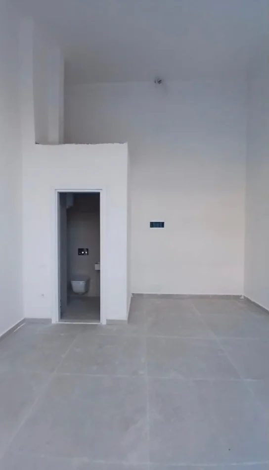 Tirane, jepet me qera dyqan Kati 0, 30 m² 800 € (PRANE SPAK)
