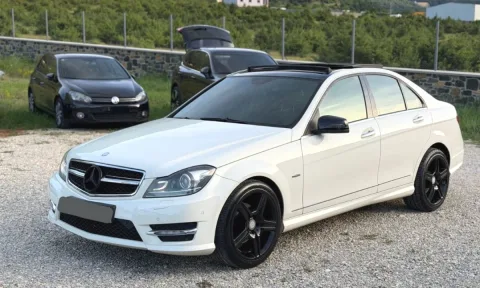 super oferta Mercedes-Benz C-Class duke nisur nga 30 euro dita per rezervime mbi 10 dite