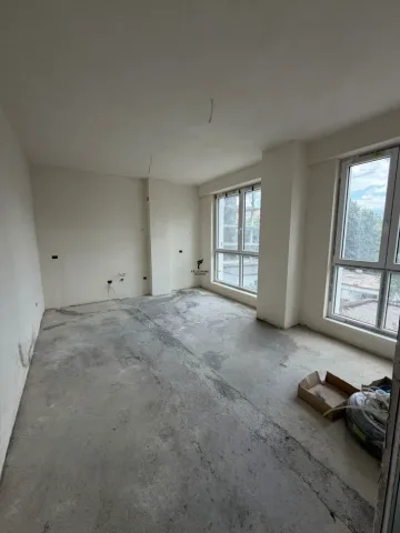 Tirane, jepet me qera zyre , 47 m² 700 € (KOMUNA E PARISIT)