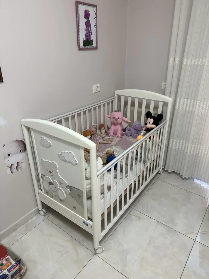 Tirane, shes Krevat+dyshek+mbrojtese+2 sete carcafesh 220 €